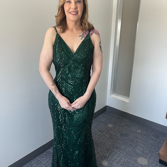 Stunning Reverly Camilla Geo Sequin Dress. - Picture 3 of 5